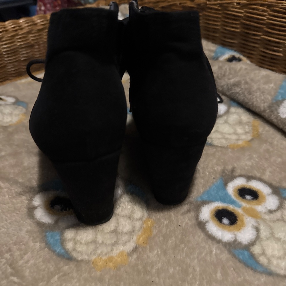 Shoes - Picture 2 of 3